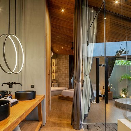 Villa Levante Bali By House Of Winds - Tropical Oasis Near Canggu 캐로보칸 외부 사진