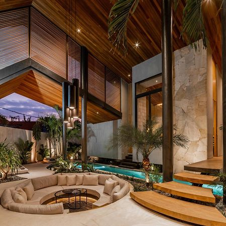 Villa Levante Bali By House Of Winds - Tropical Oasis Near Canggu 캐로보칸 외부 사진